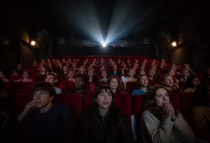 découvrez une analyse approfondie et les réactions à la bande-annonce du film this time next year, à ne pas manquer avant sa sortie.
